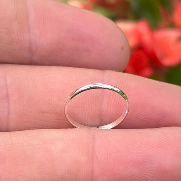 Sterling Silver 1mm Wide Thin Band Toe Ring - Picture 1 of 4